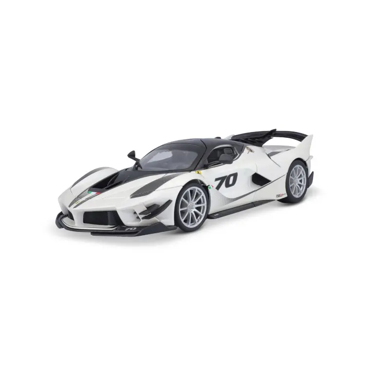 18-16012 Bburago Ferrari Race & Play - Ferrari FXX K #70, bianca - 1