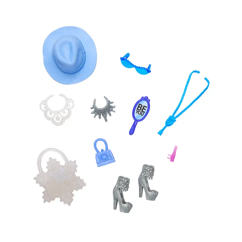 Barbie Accessori Moda - Set da 11 pezzi "Zimski Glamur" (Winter Glamour) con cappello blu (Modello HWV75).