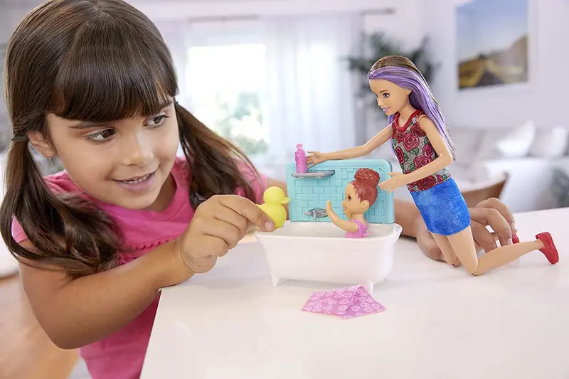 Barbie Skipper Babysitter con Vasca da Bagno e Accessori