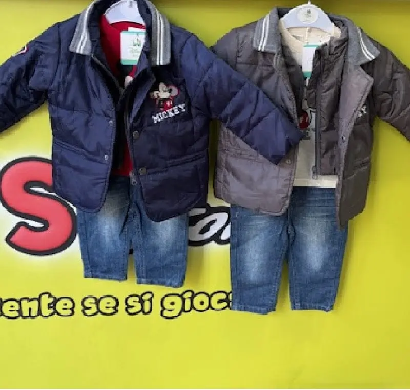 Disney Mickey Mouse Completo 3 Pezzi- Giubbotto, Maglietta e Jeans