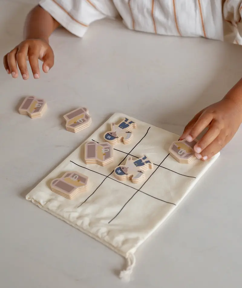 Gioco Del Tris In Legno Con Pedine Sagomate - Pirata